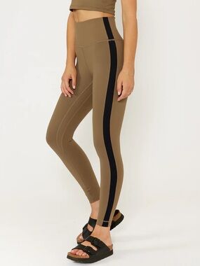 NWT CREAM YOGA Hana 7/8 Side Stripe Leggings Army Green Size XS